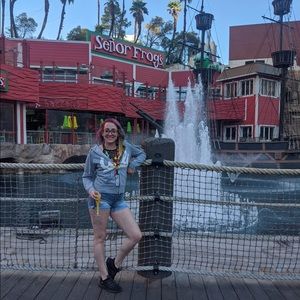 Meet your Posher, Lorilynn